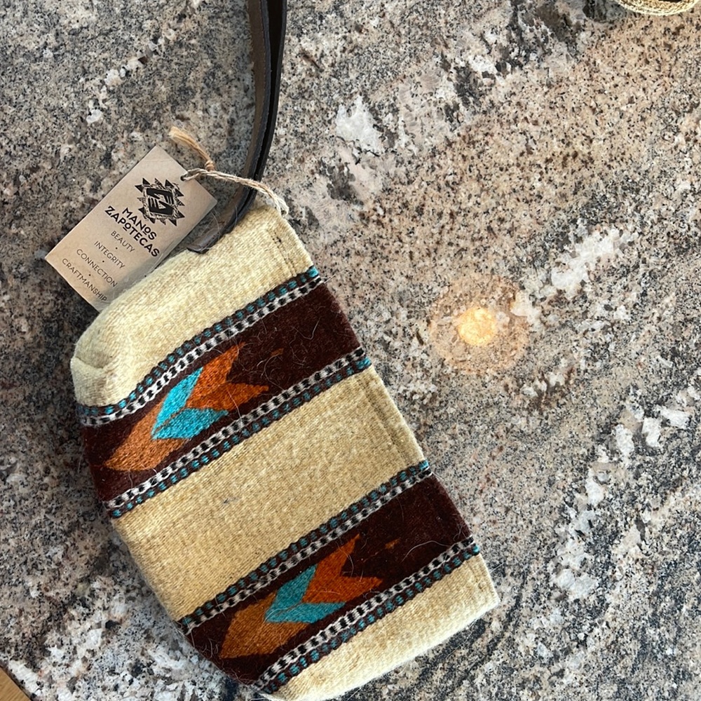 Handcrafted Mexican wristlet NWT!